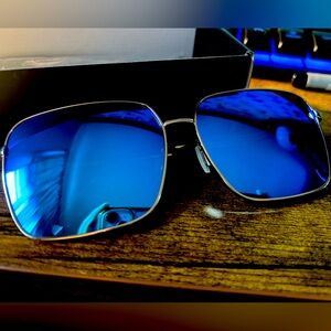 Sunglasses with Soft Storage Case and Cleaning Cloth